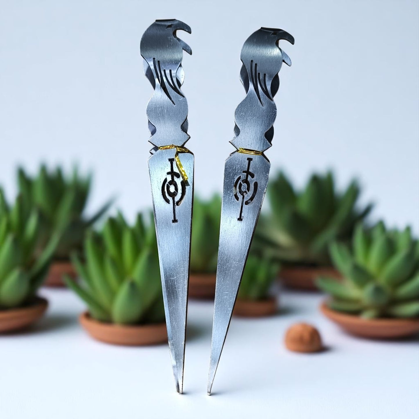 Blade Design Metal Tongs