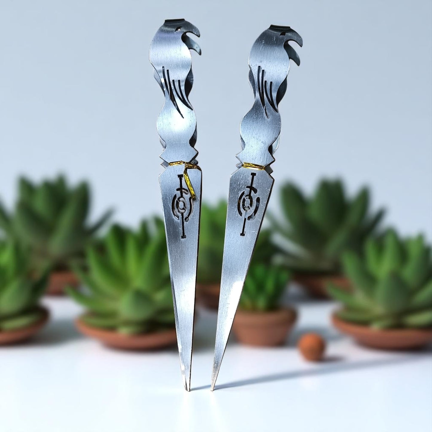 Blade Design Metal Tongs