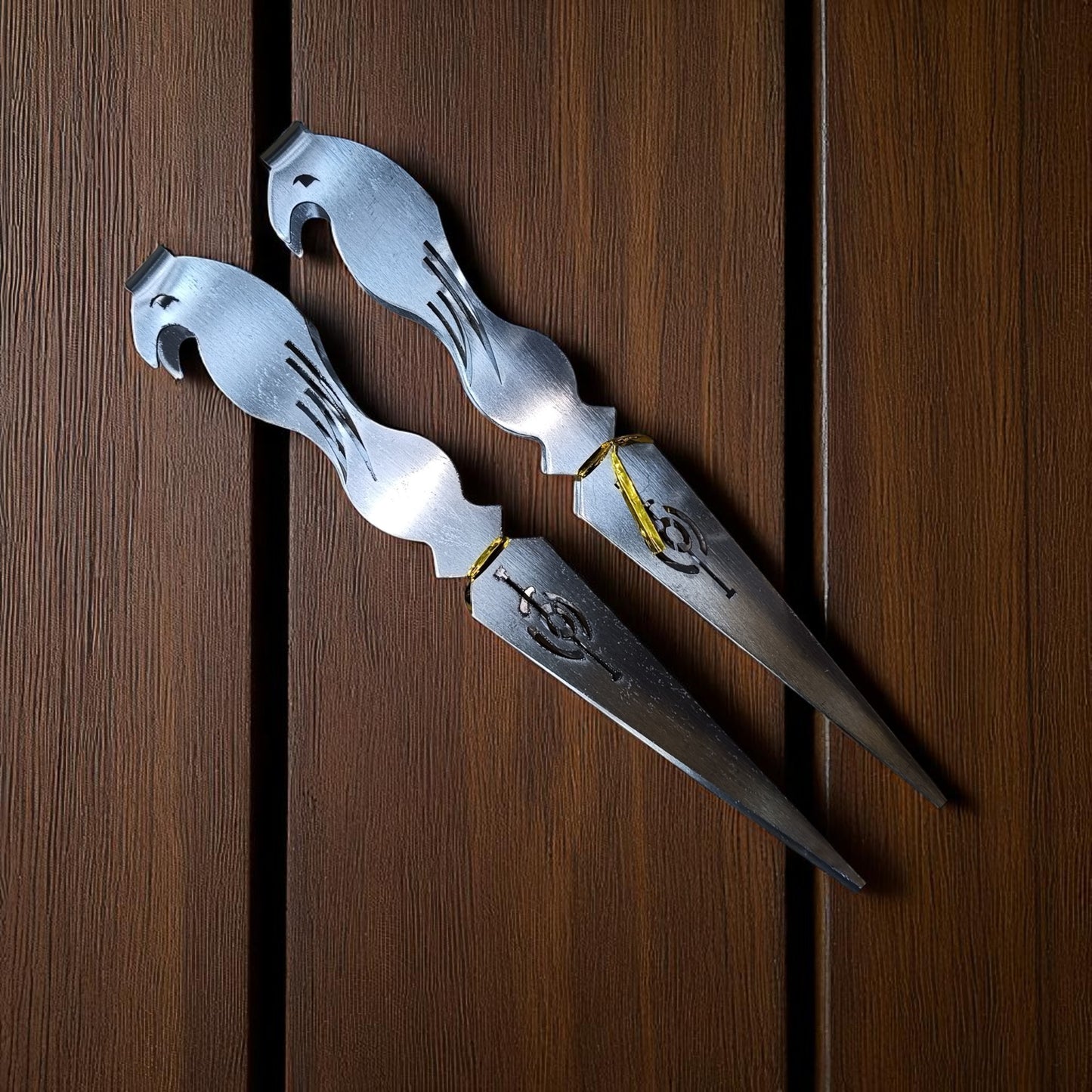 Blade Design Metal Tongs